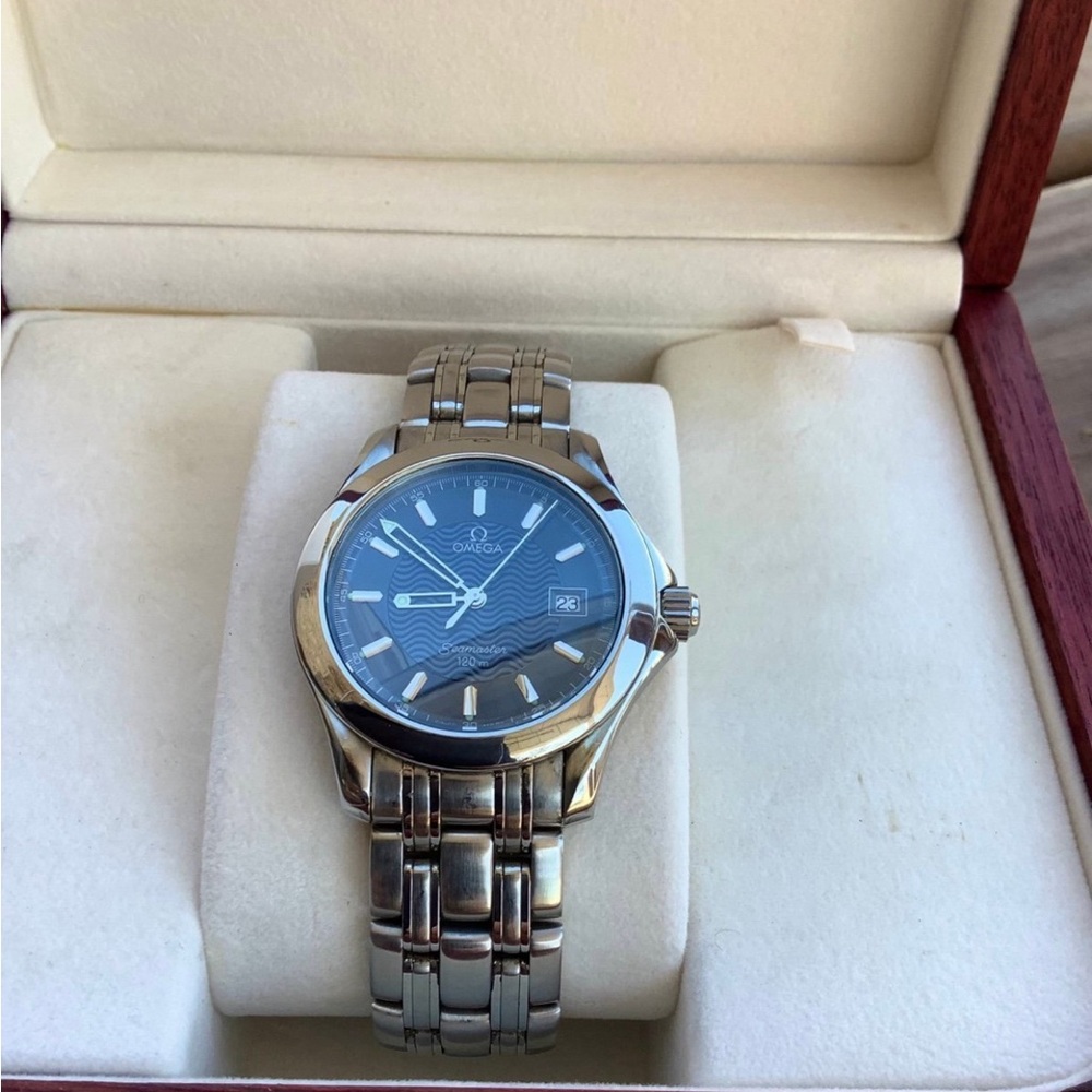 Mens OMEGA SEAMASTER stainless steel watch with authentic mahogany box - Picture 4 of 8